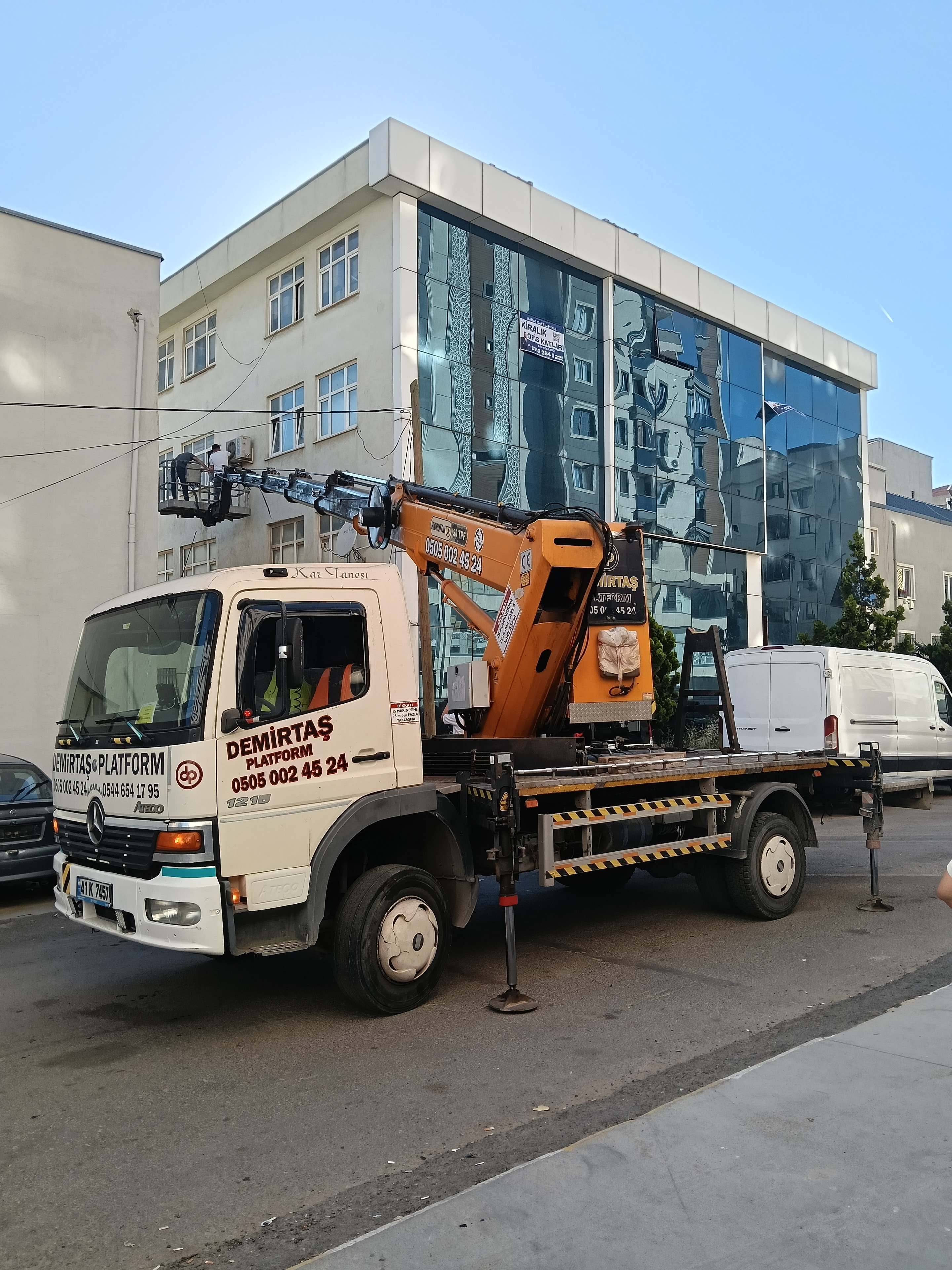 Cephe bakımı sepetli vinç